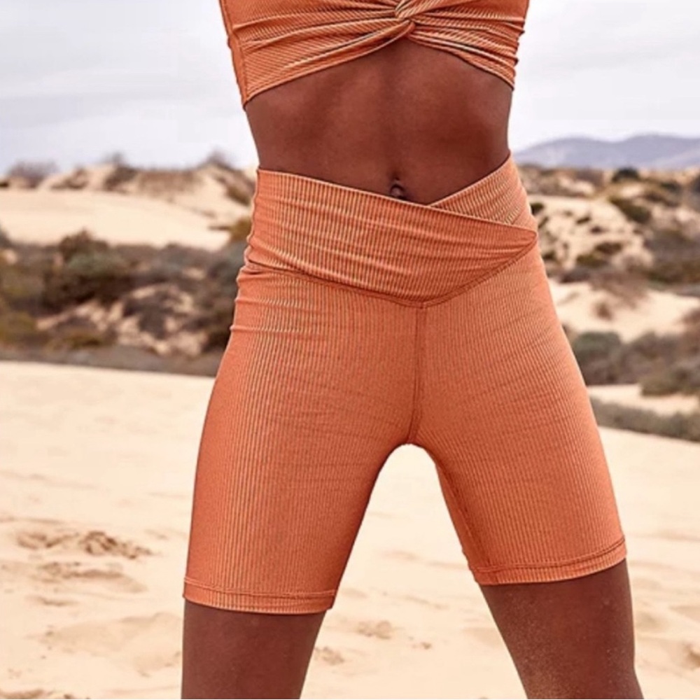 Offline by Aerie high rise 7” bike shorts burnt orange size medium